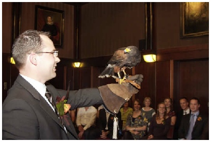 valken, valkenshow, valkenier, valkerij, vogelshow, roofvogelshow, roofvogelshows, topvogel, roofvogeldemonstratie, roofvogeldemonstraties, vogel, roofvogel, roofvogels, gier, arend ,uil, buizerd, havik, educatie, presentatie, verjaardag, feest, bruiloft, receptie, school, klas, kinderen, kind, recreatie, vliegen, natuur